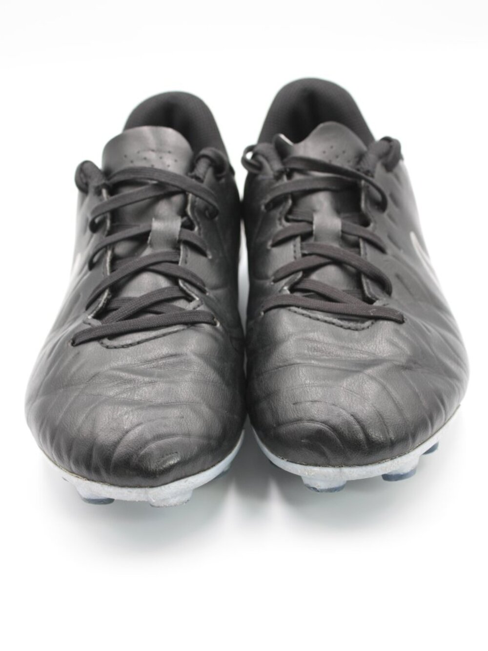 Nike Tiempo Black and Sylver Soccer Cleats – Youth 4.5Y